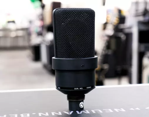 Neumann - TLM 103 w/ Shockmount & Case - Black 2